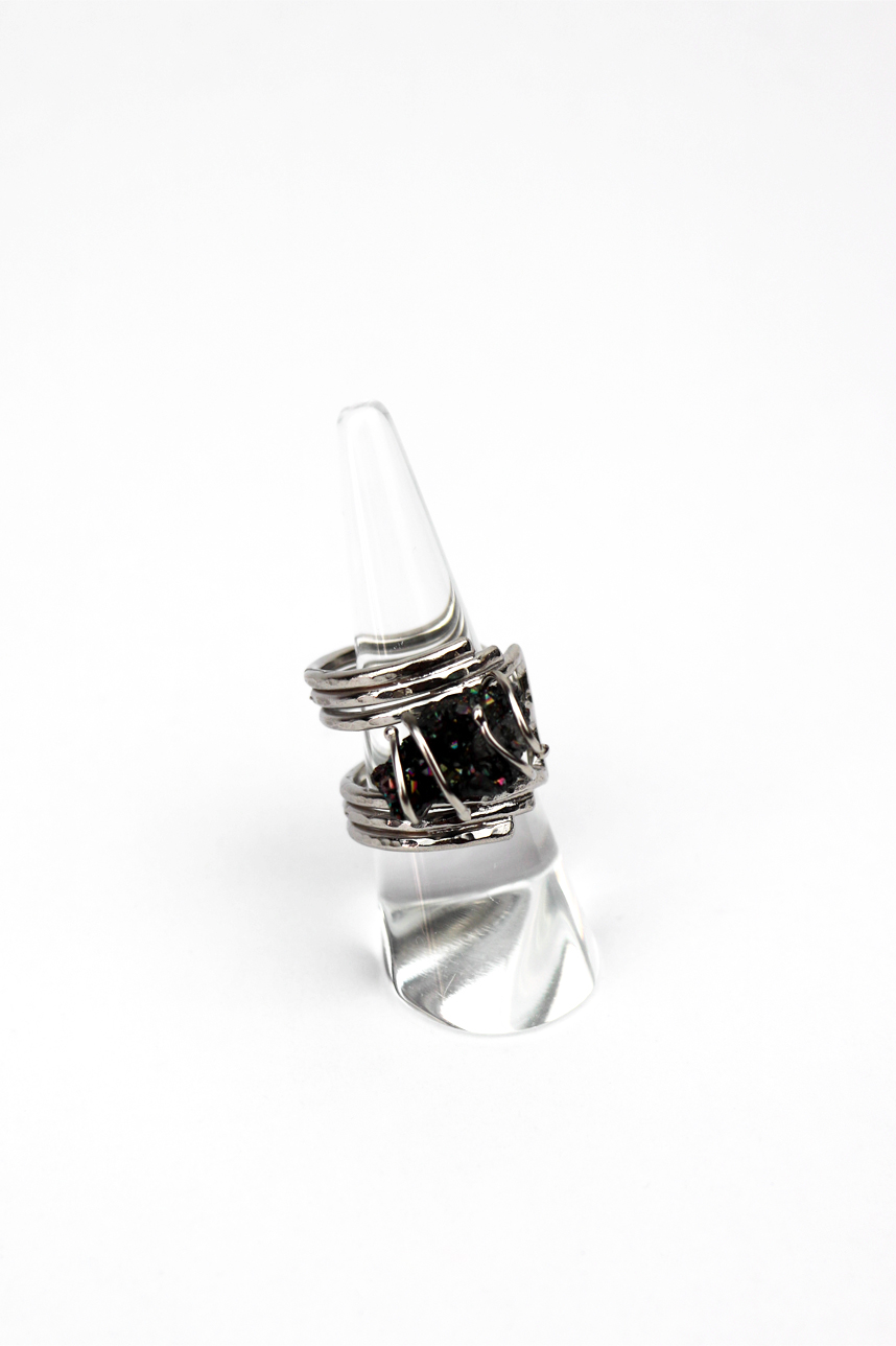 Bague graphique plaqué argent avec pierre semi précieuse Noire