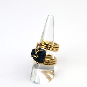 Bague graphique plaqué OR avec pierre semi précieuse Noire