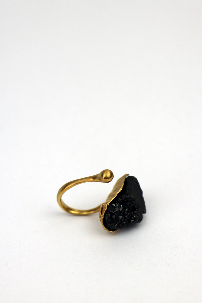 Bague plaqué or avec pierre semi précieuse noire – Image 4