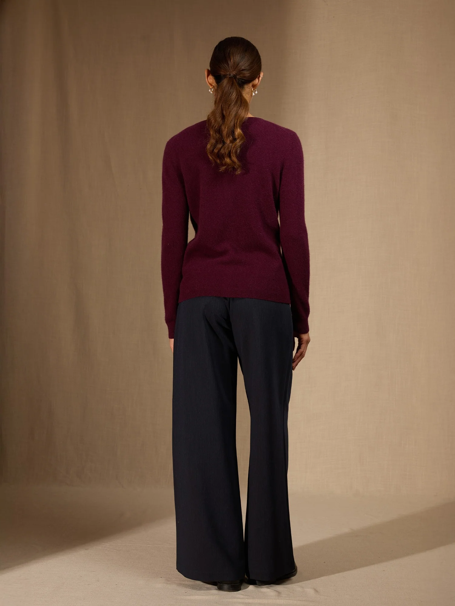 AMY cardigan col rond mûre 100% cachemire – Image 4