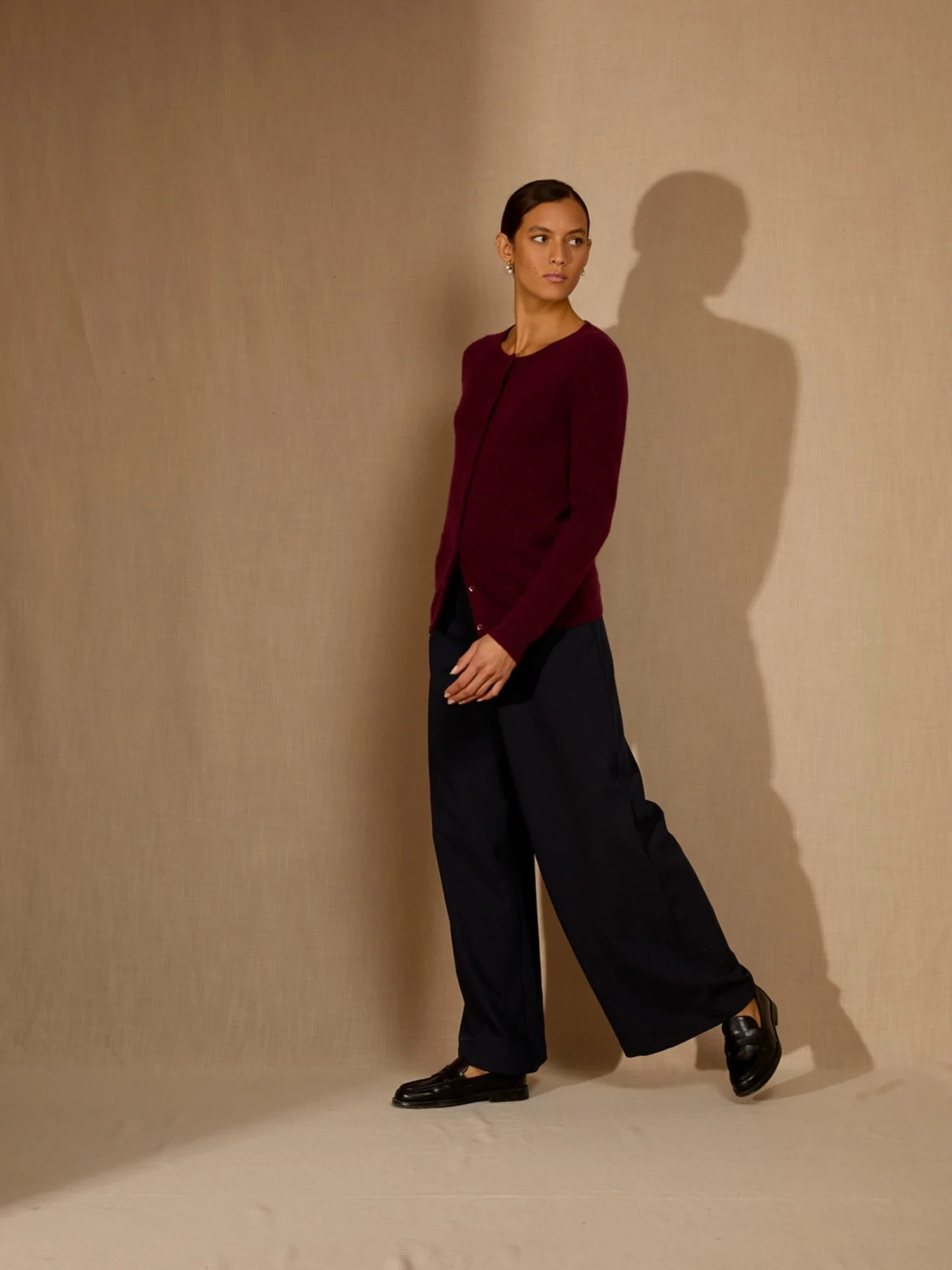 AMY cardigan col rond mûre 100% cachemire – Image 6