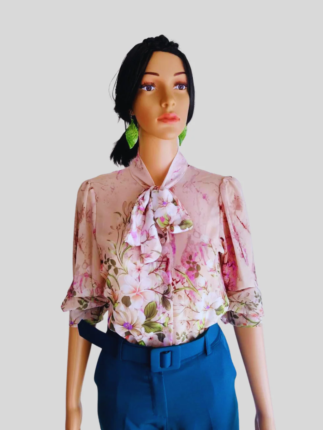 Blouse BEIGE à fleurs à nouer – Image 2