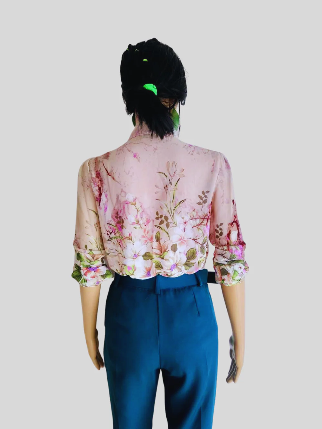 Blouse BEIGE à fleurs à nouer – Image 5