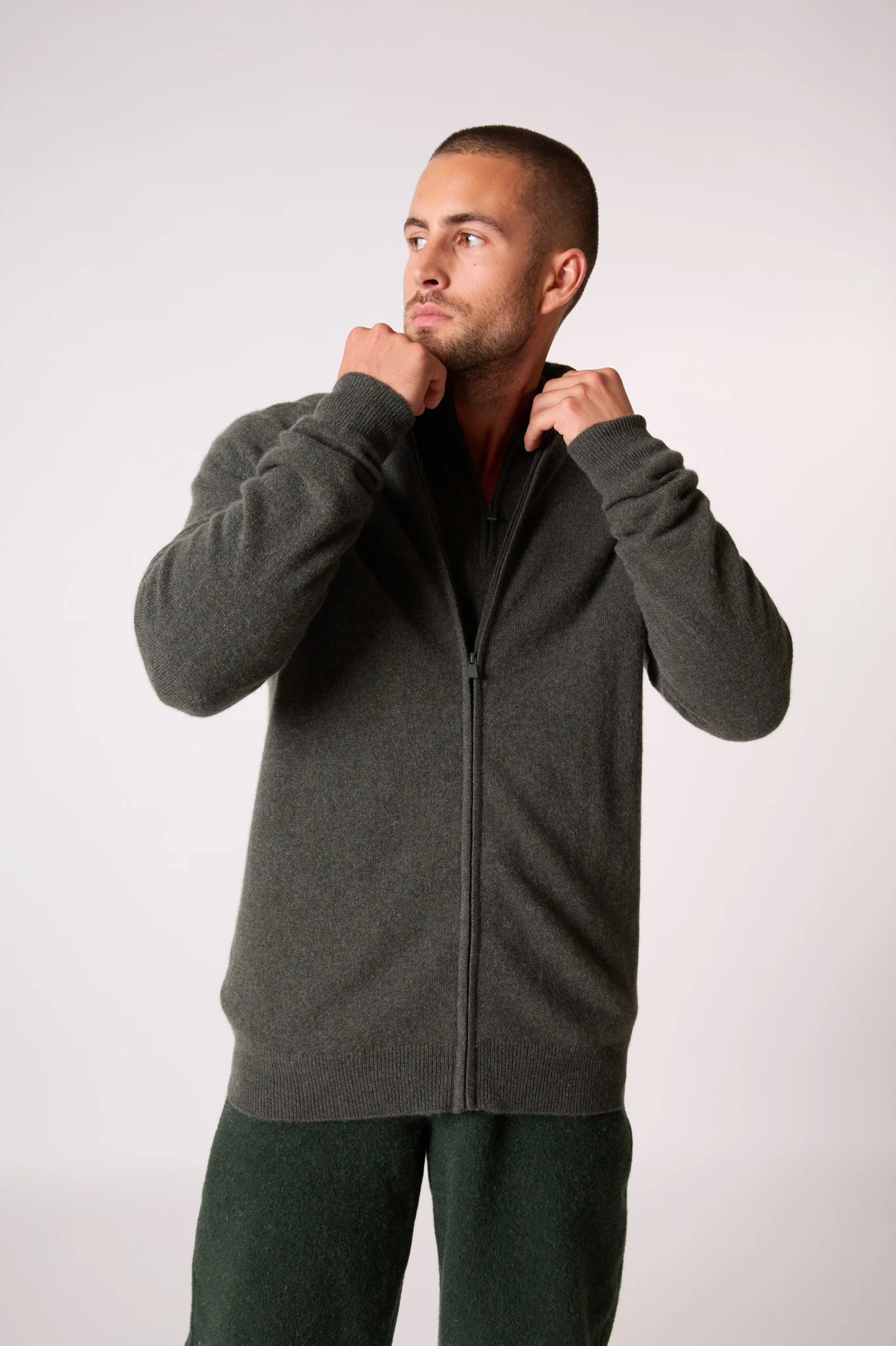 CODY gilet zippé col montant kaki chiné 100% cachemire – Image 3