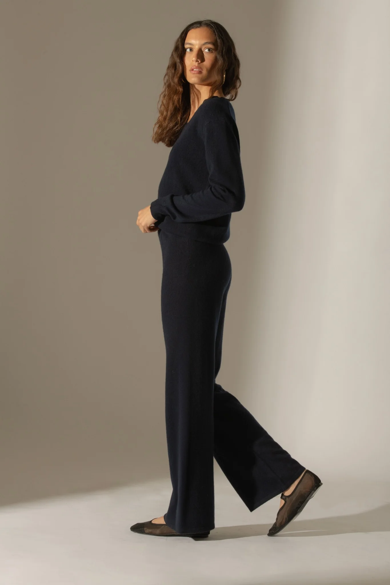 ELOA pantalon large navy 100% cachemire – Image 2