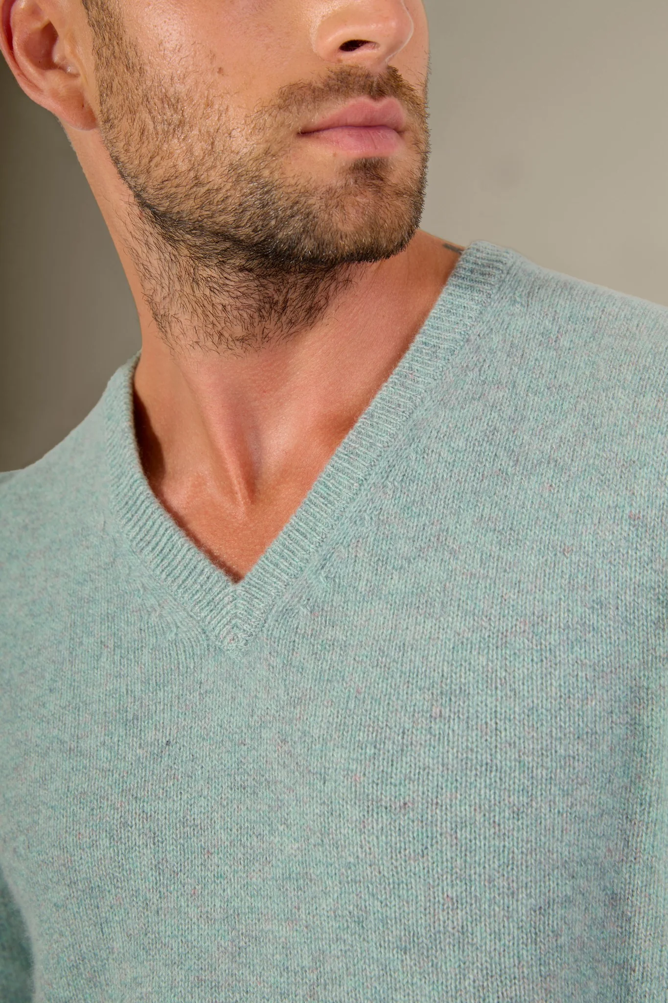 ENZO pull col v 4 fils céladon chiné 100% cachemire – Image 3