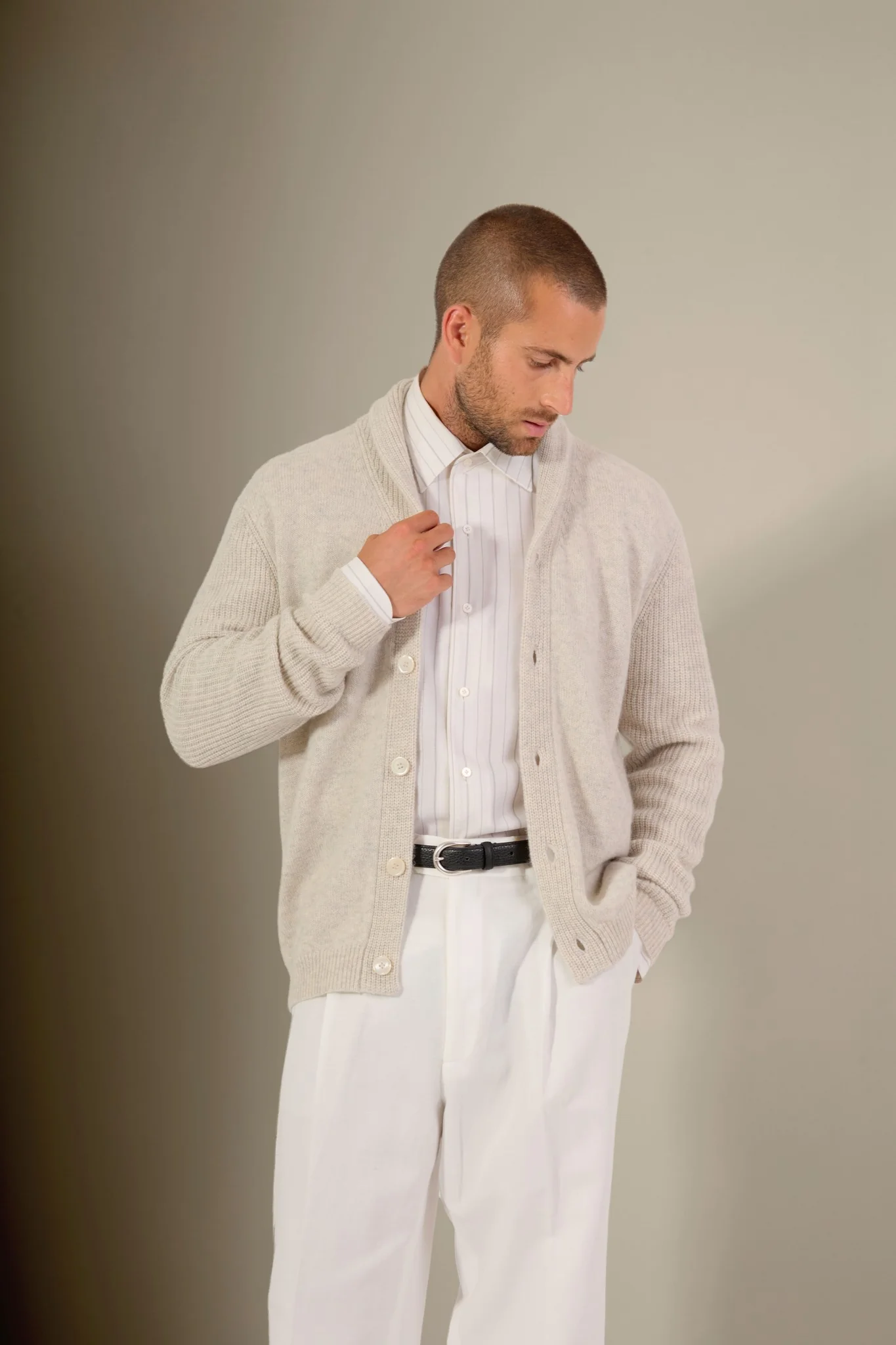 GILMOUR veste boutonnée col châle 4 fils gris perle chiné 100% cachemire – Image 2