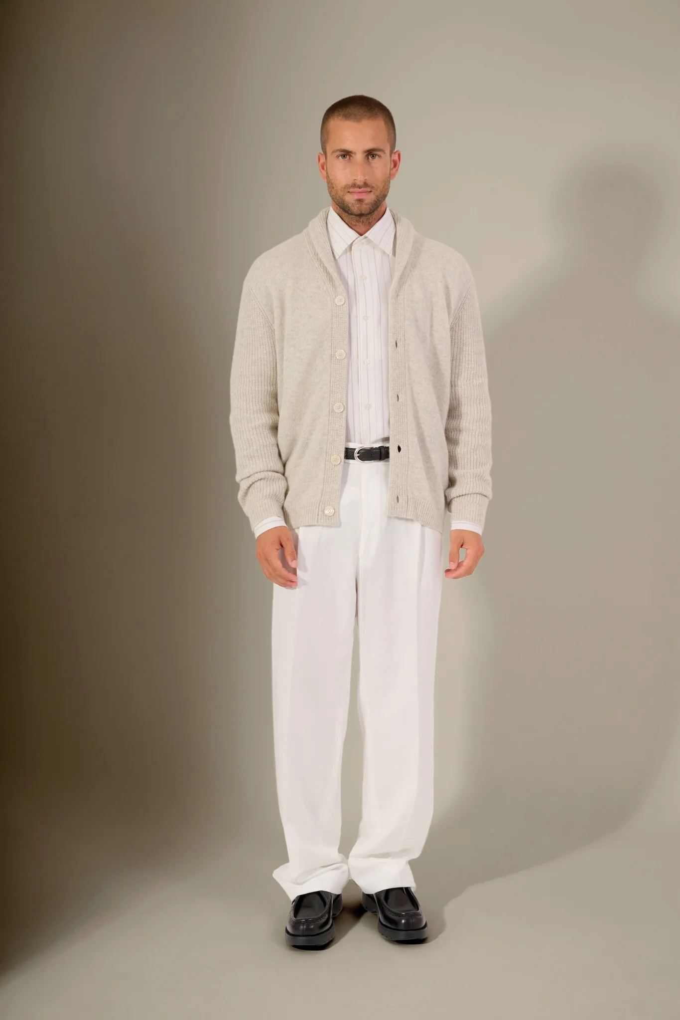 GILMOUR veste boutonnée col châle 4 fils gris perle chiné 100% cachemire – Image 3