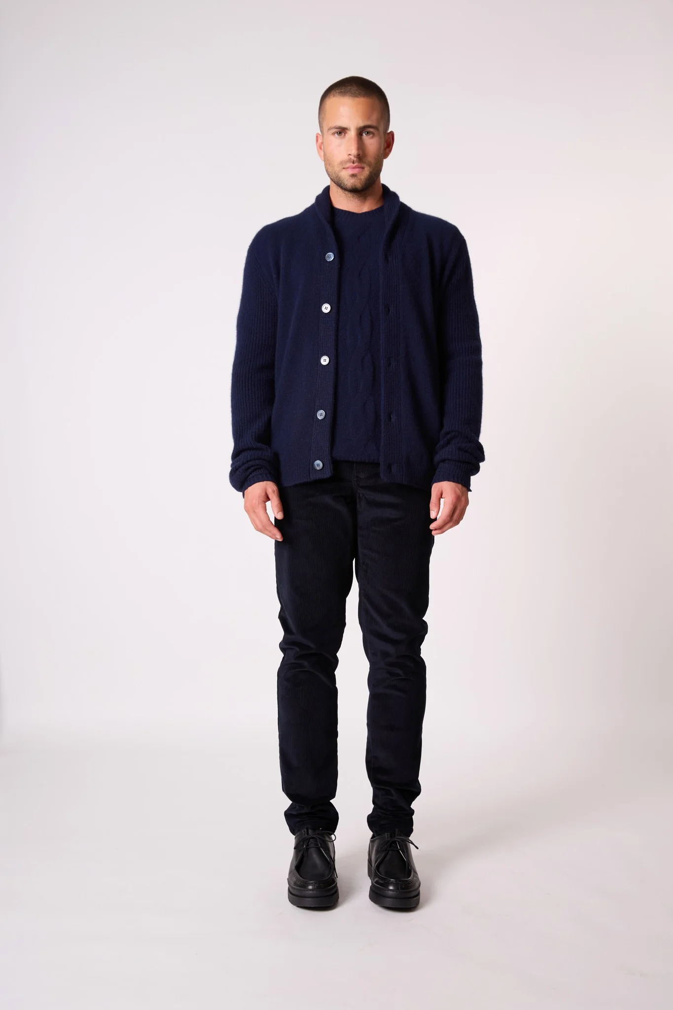 GILMOUR veste boutonnée col châle 4 fils navy 100% cachemire – Image 2