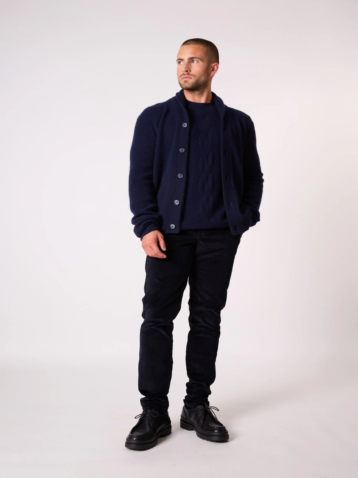 GILMOUR veste boutonnée col châle 4 fils navy 100% cachemire – Image 6