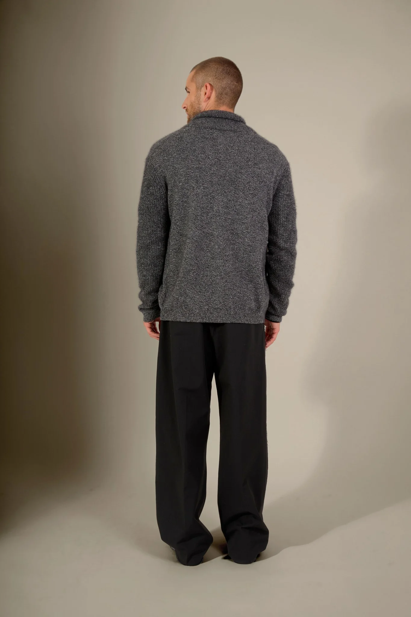 GILMOUR veste boutonnée col châle 4 fils noir/blanc 100% cachemire – Image 4