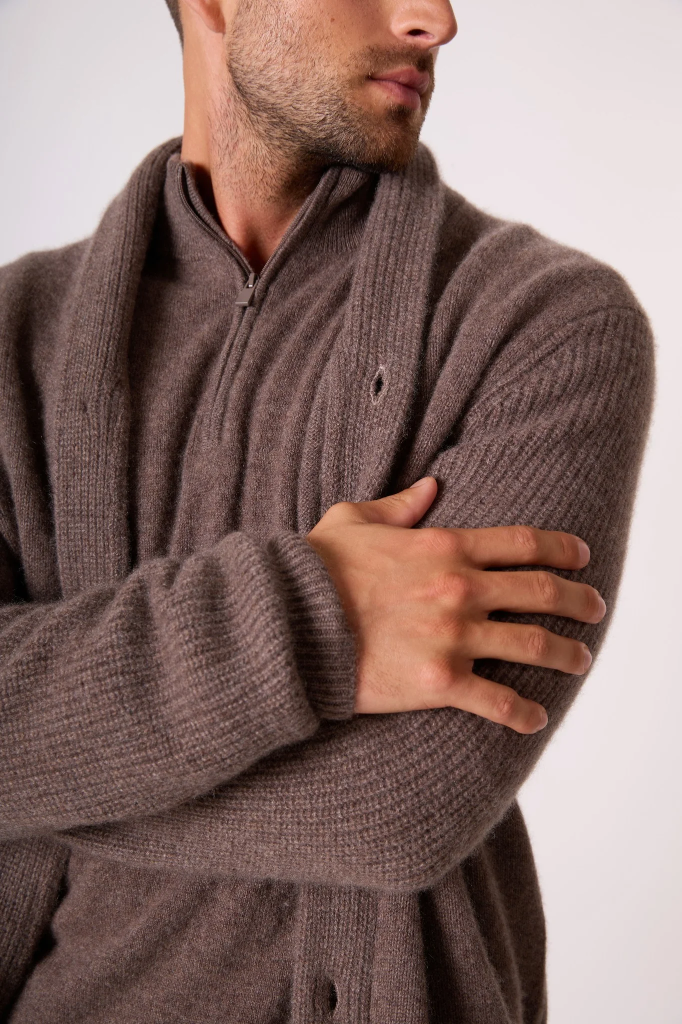 GILMOUR veste boutonnée col châle 4 fils taupe chiné 100% cachemire – Image 4