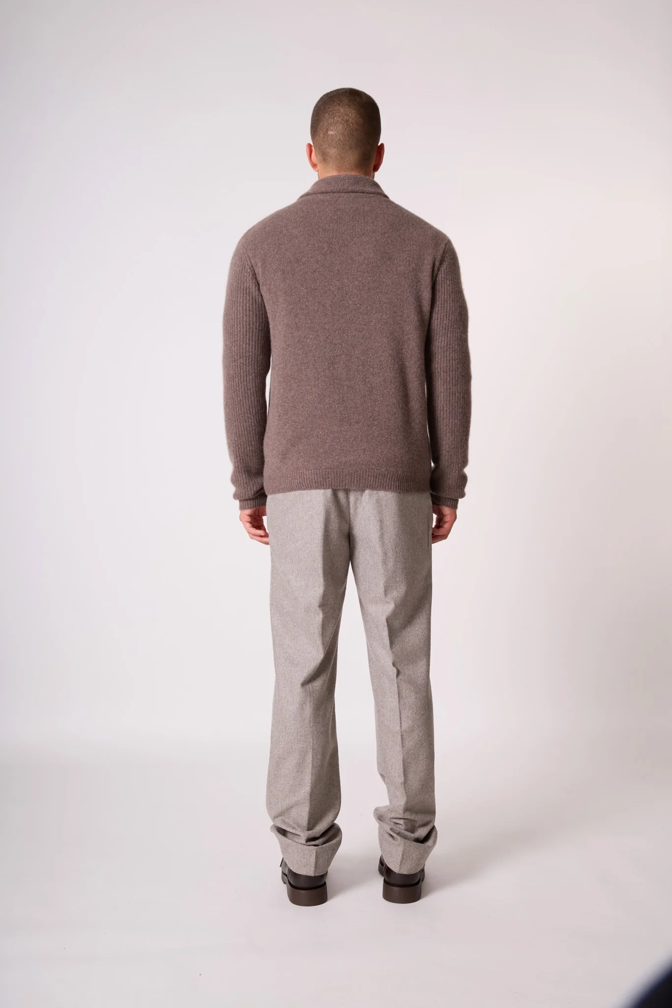 GILMOUR veste boutonnée col châle 4 fils taupe chiné 100% cachemire – Image 5