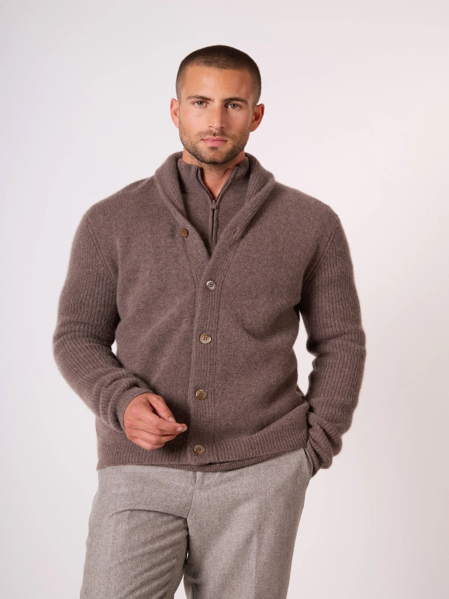 GILMOUR veste boutonnée col châle 4 fils taupe chiné 100% cachemire – Image 6