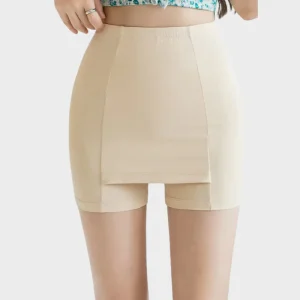 Jupe-short sous robe couleur chair