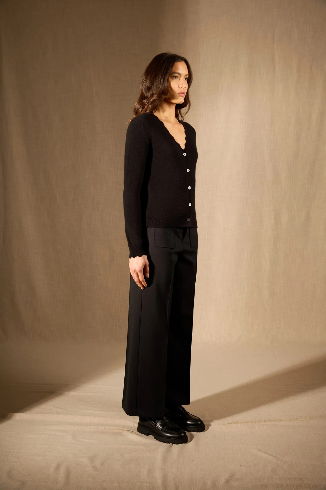 LEORA cardigan col v noir 100% cachemire – Image 6