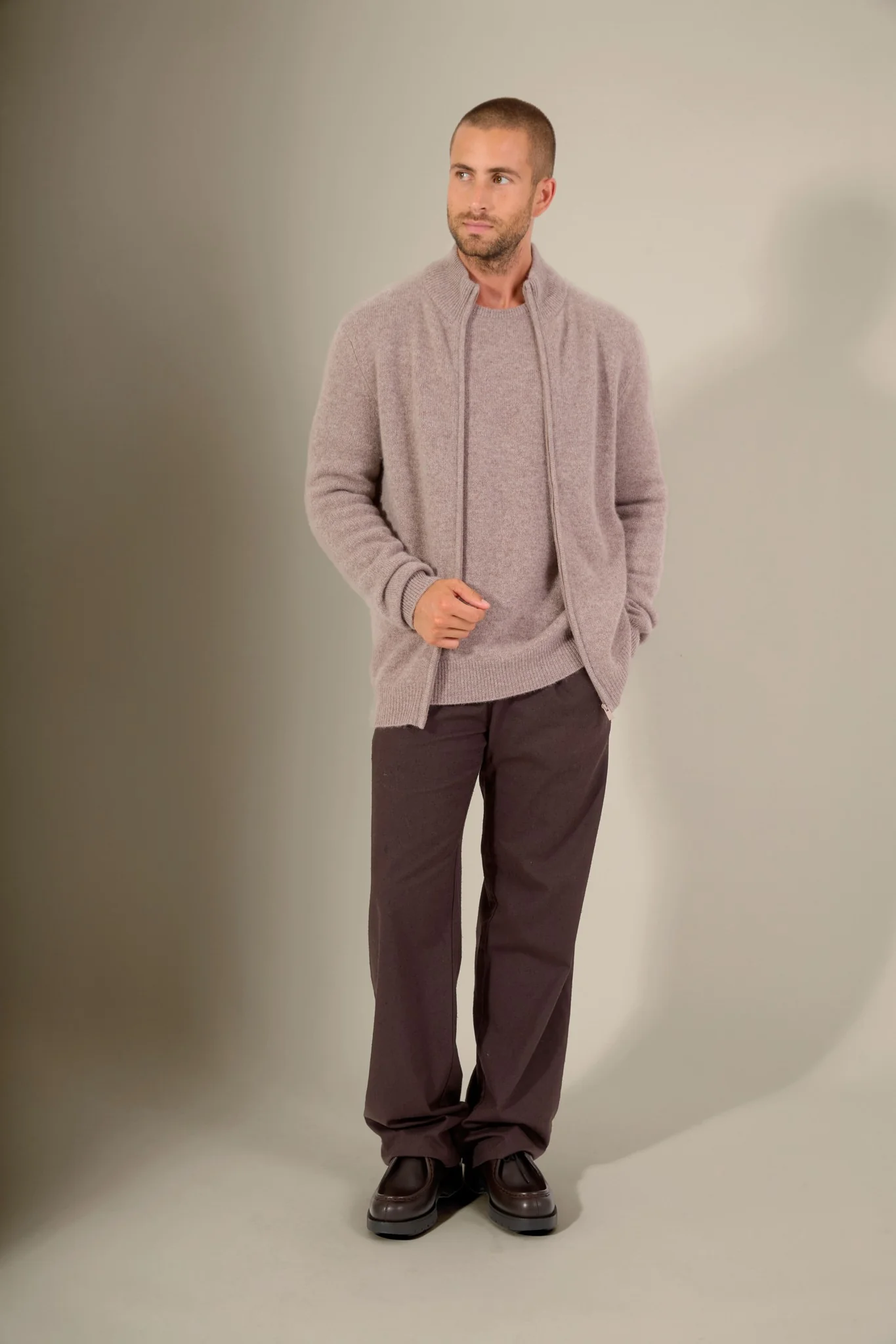 LEO gilet zippé col camionneur 4 fils caribou chiné 100% cachemire – Image 2