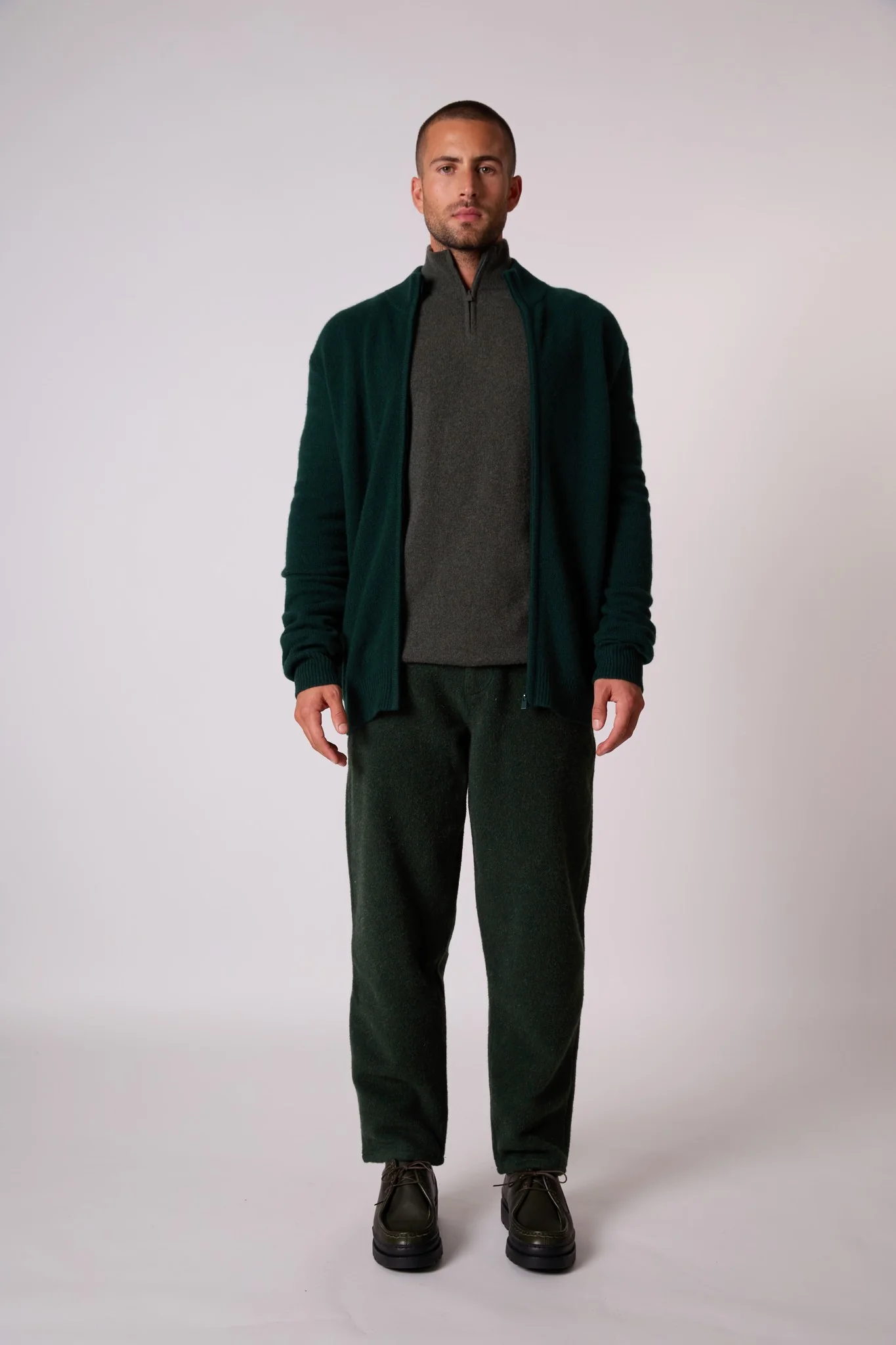 LEO gilet zippé col camionneur 4 fils cyprès 100% cachemire