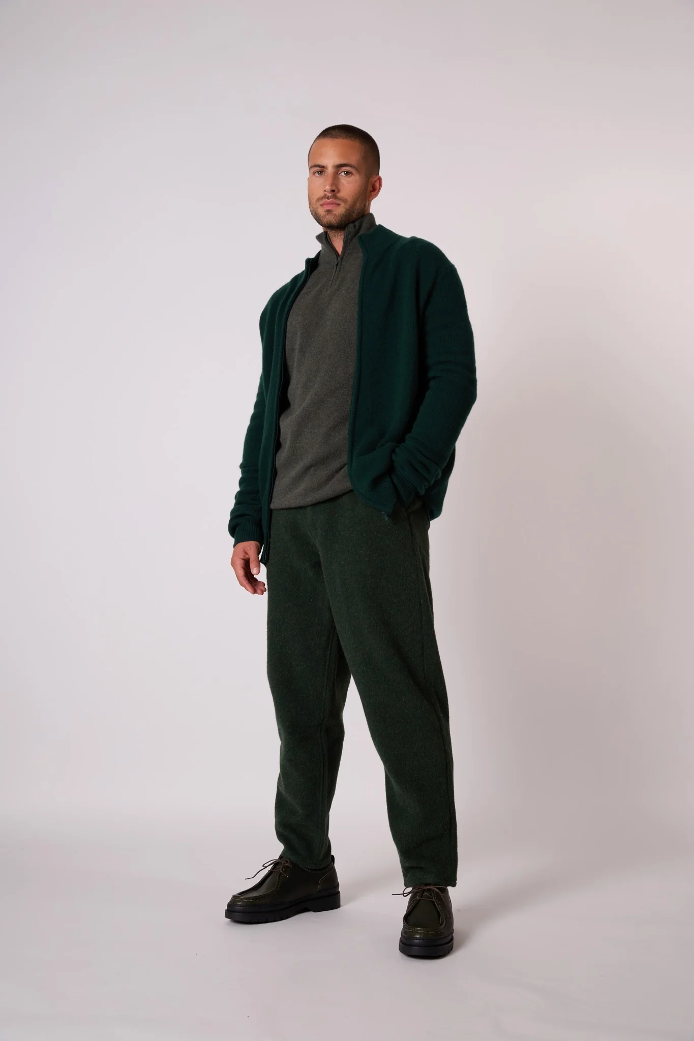 LEO gilet zippé col camionneur 4 fils cyprès 100% cachemire – Image 5