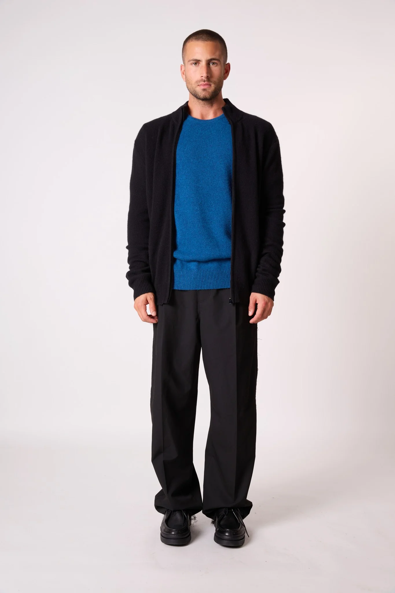 LEO gilet zippé col camionneur 4 fils noir 100% cachemire – Image 2