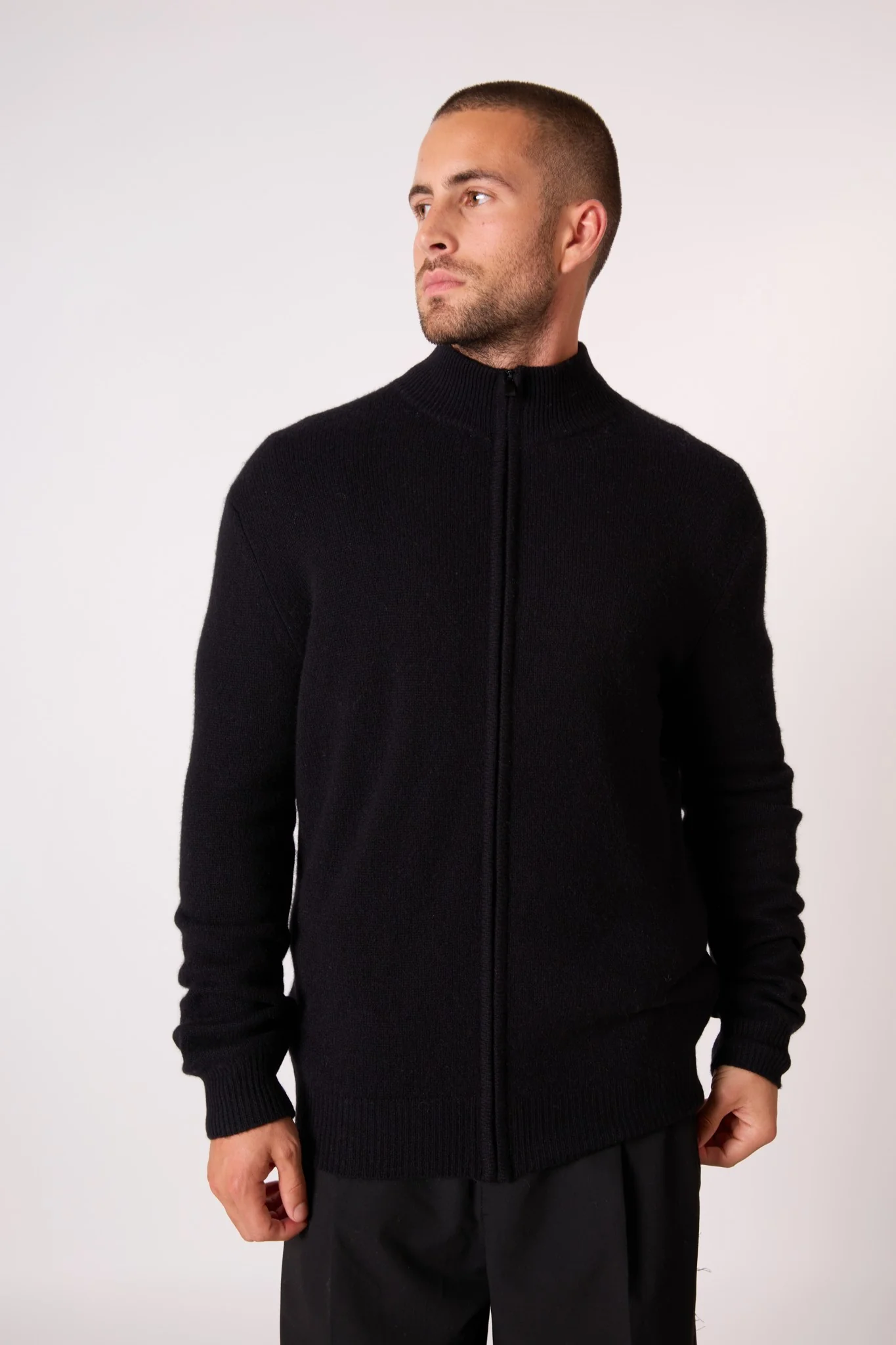 LEO gilet zippé col camionneur 4 fils noir 100% cachemire – Image 3