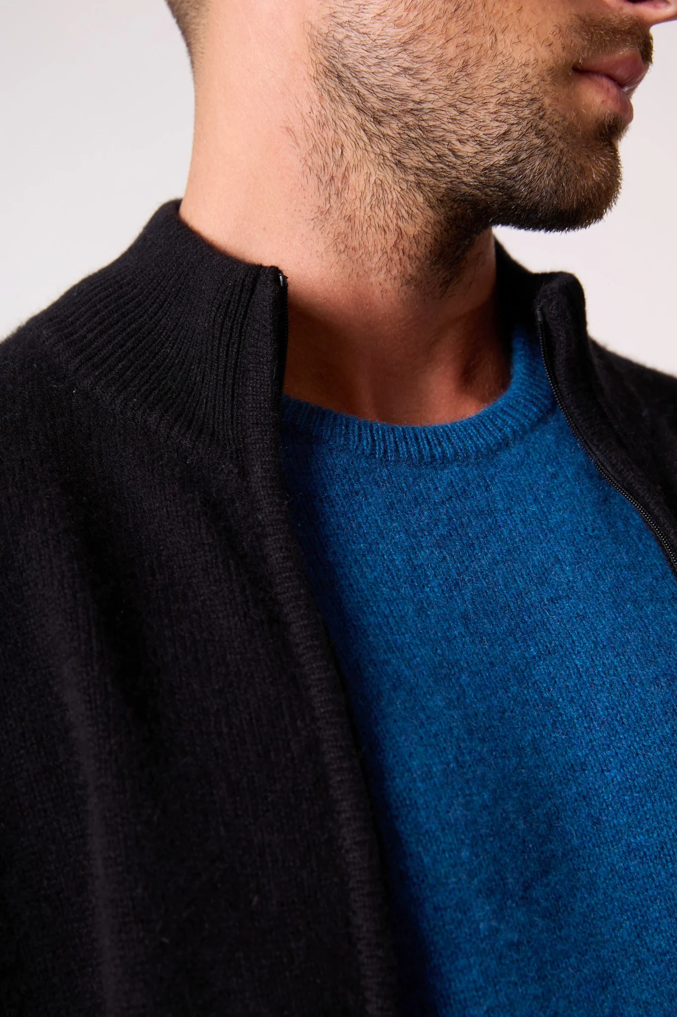 LEO gilet zippé col camionneur 4 fils noir 100% cachemire – Image 5