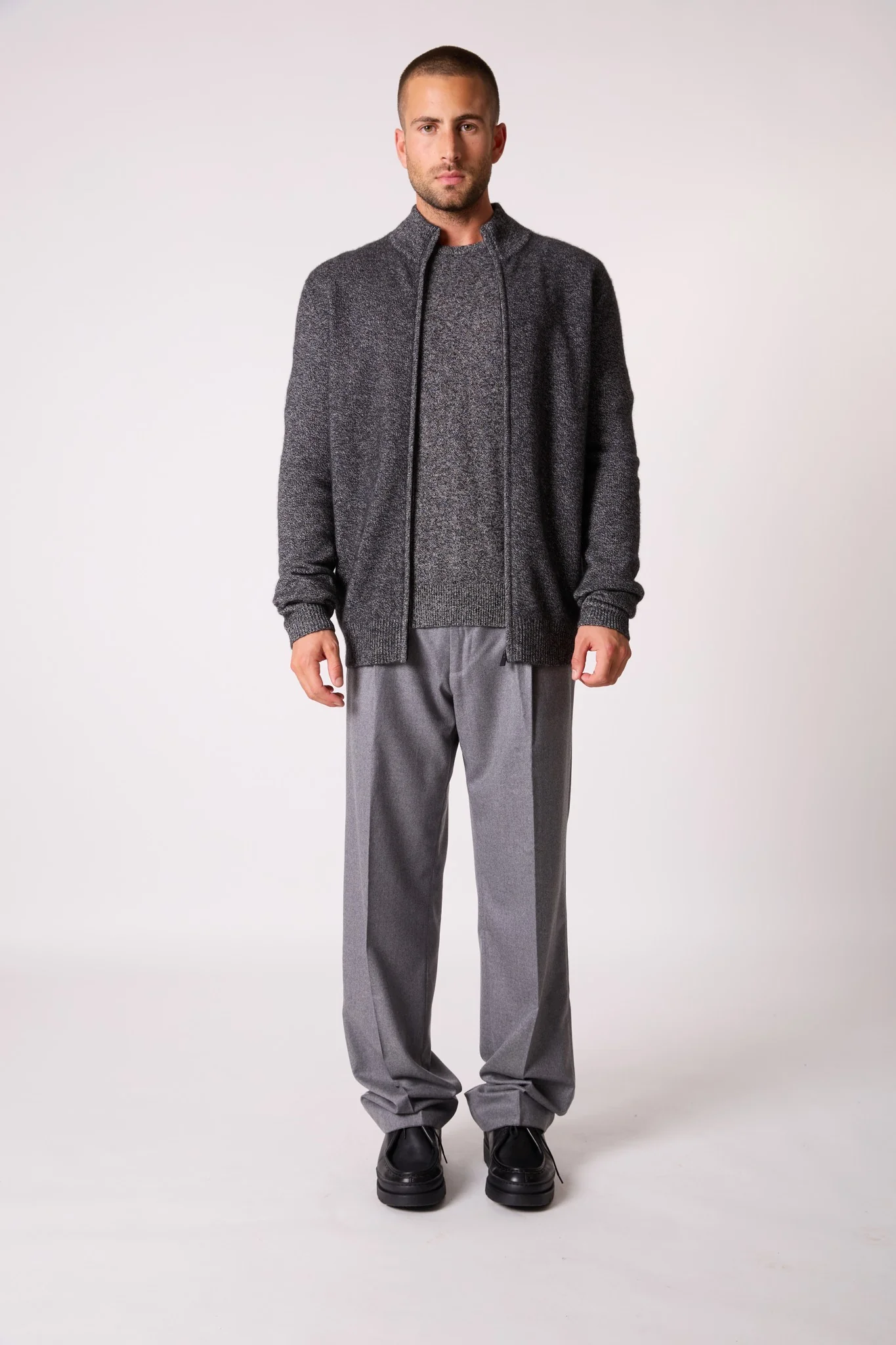 LEO gilet zippé col camionneur 4 fils noir/blanc 100% cachemire