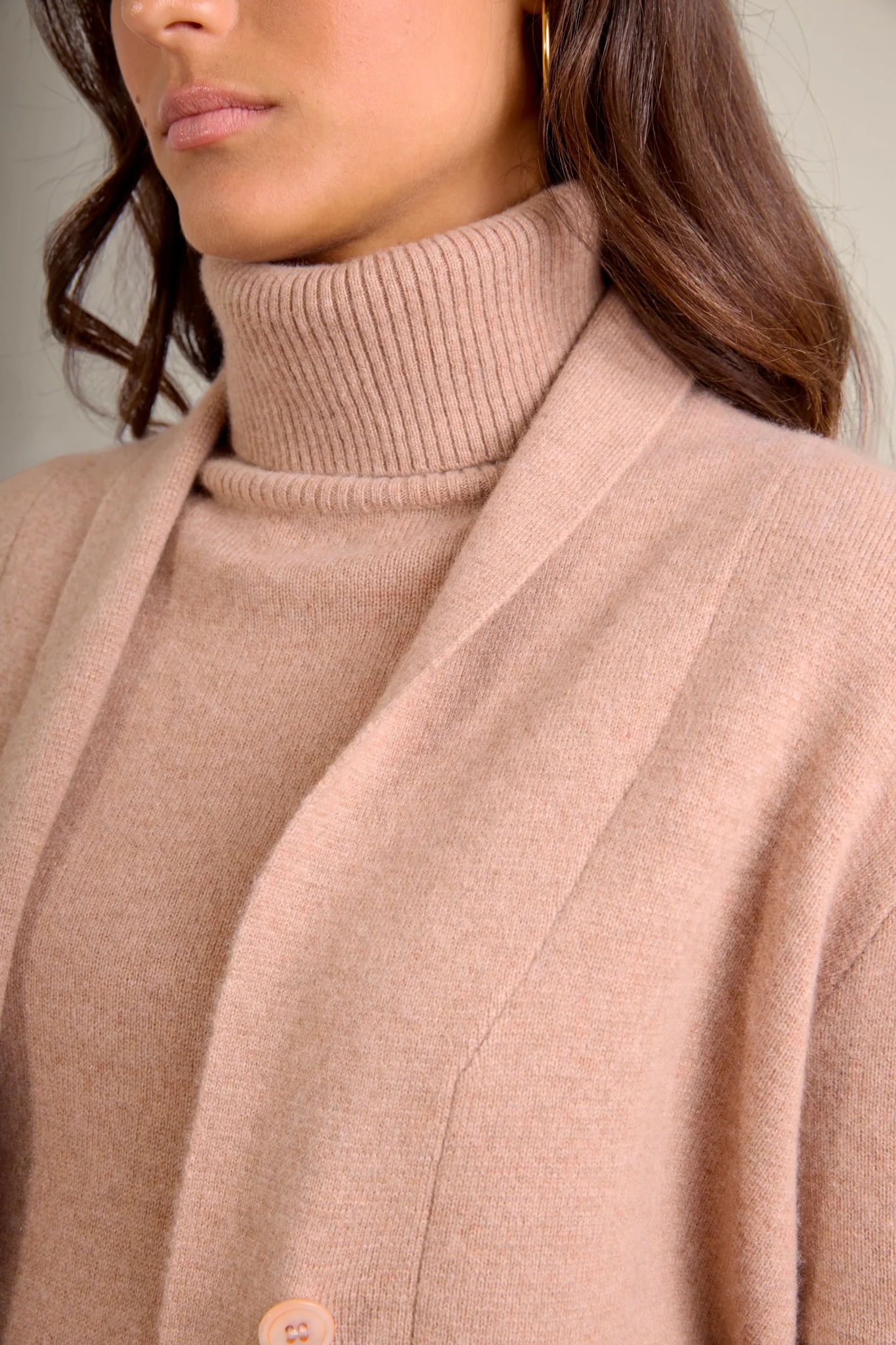 LUMIVIEL veste boutonnée col châle camel chiné 100% cachemire – Image 3