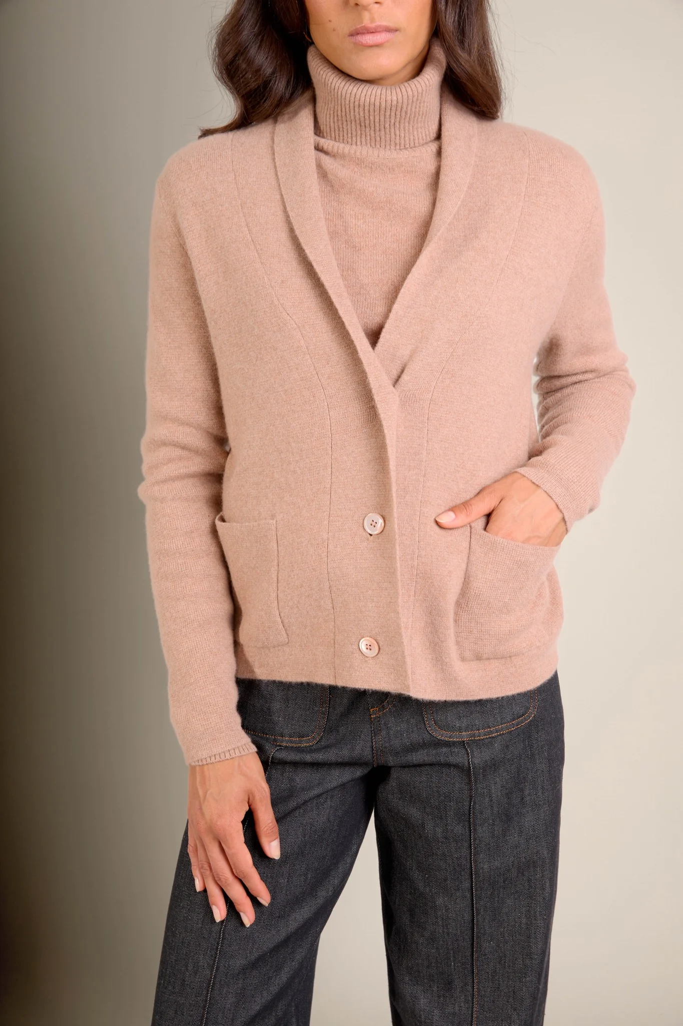 LUMIVIEL veste boutonnée col châle camel chiné 100% cachemire – Image 5