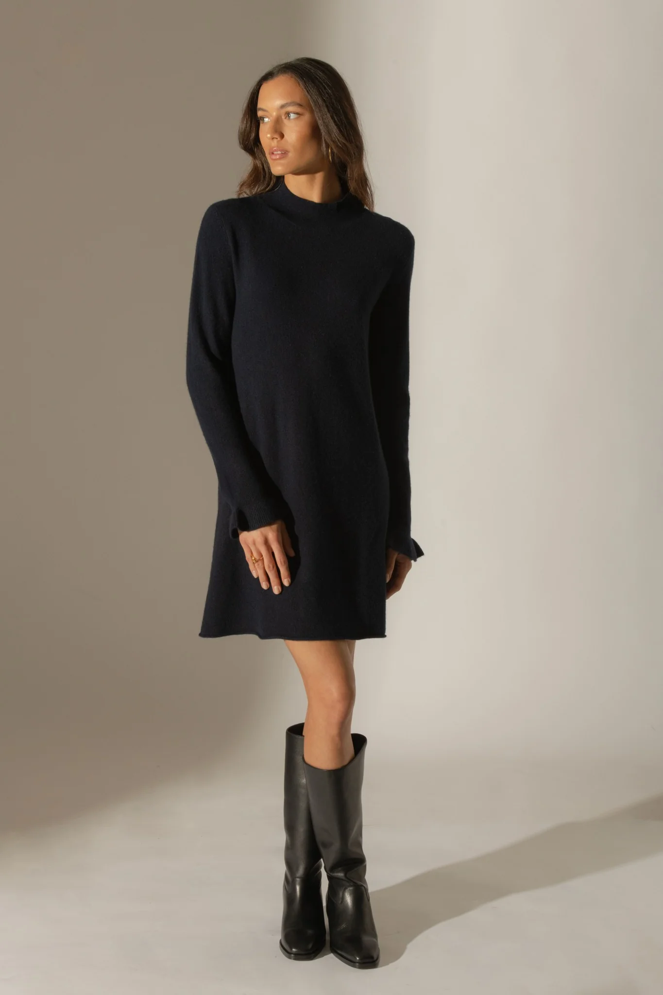 LYAMIA robe col montant volants poignets navy 100% cachemire