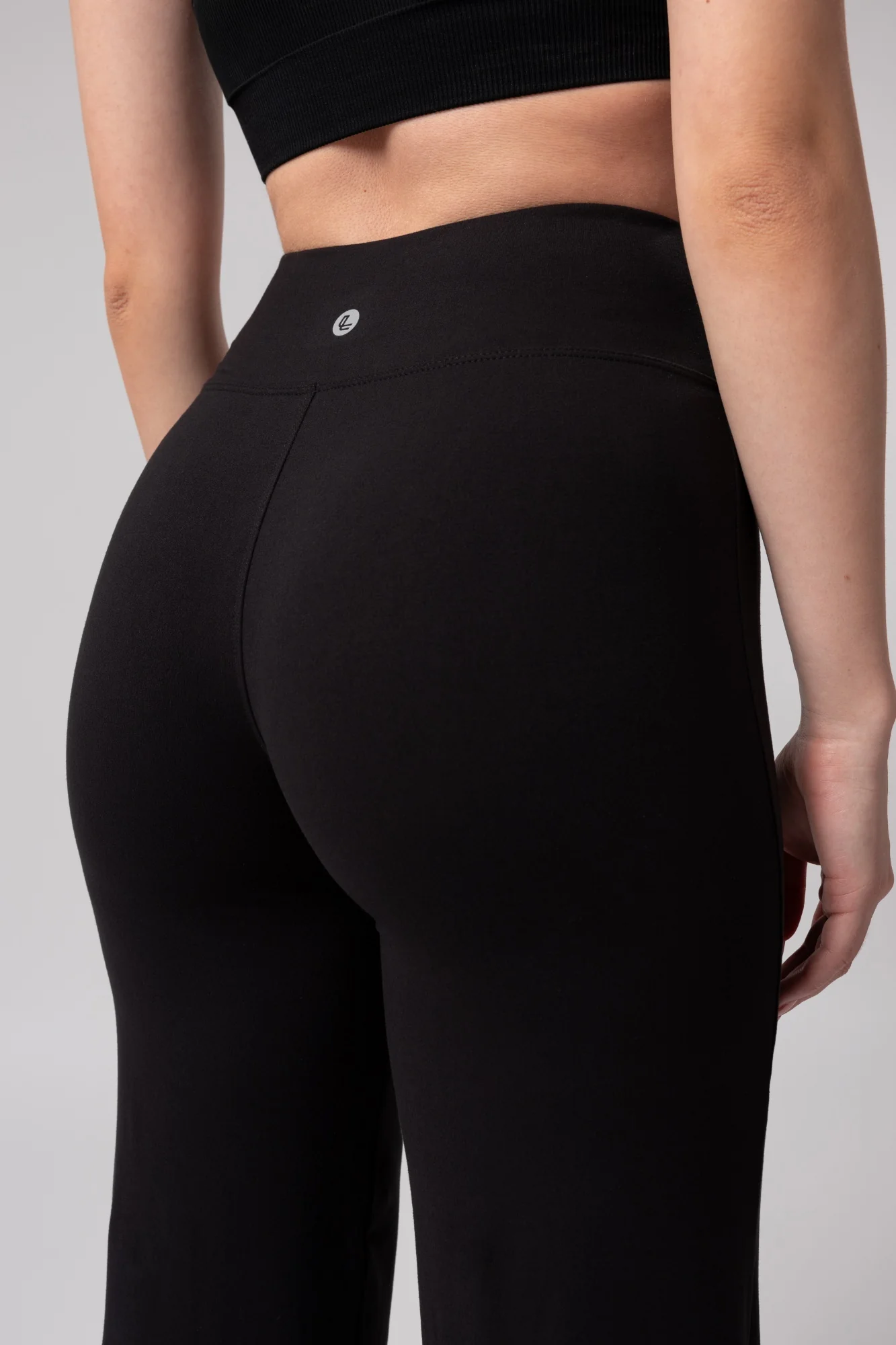 Black Widow – Image 6