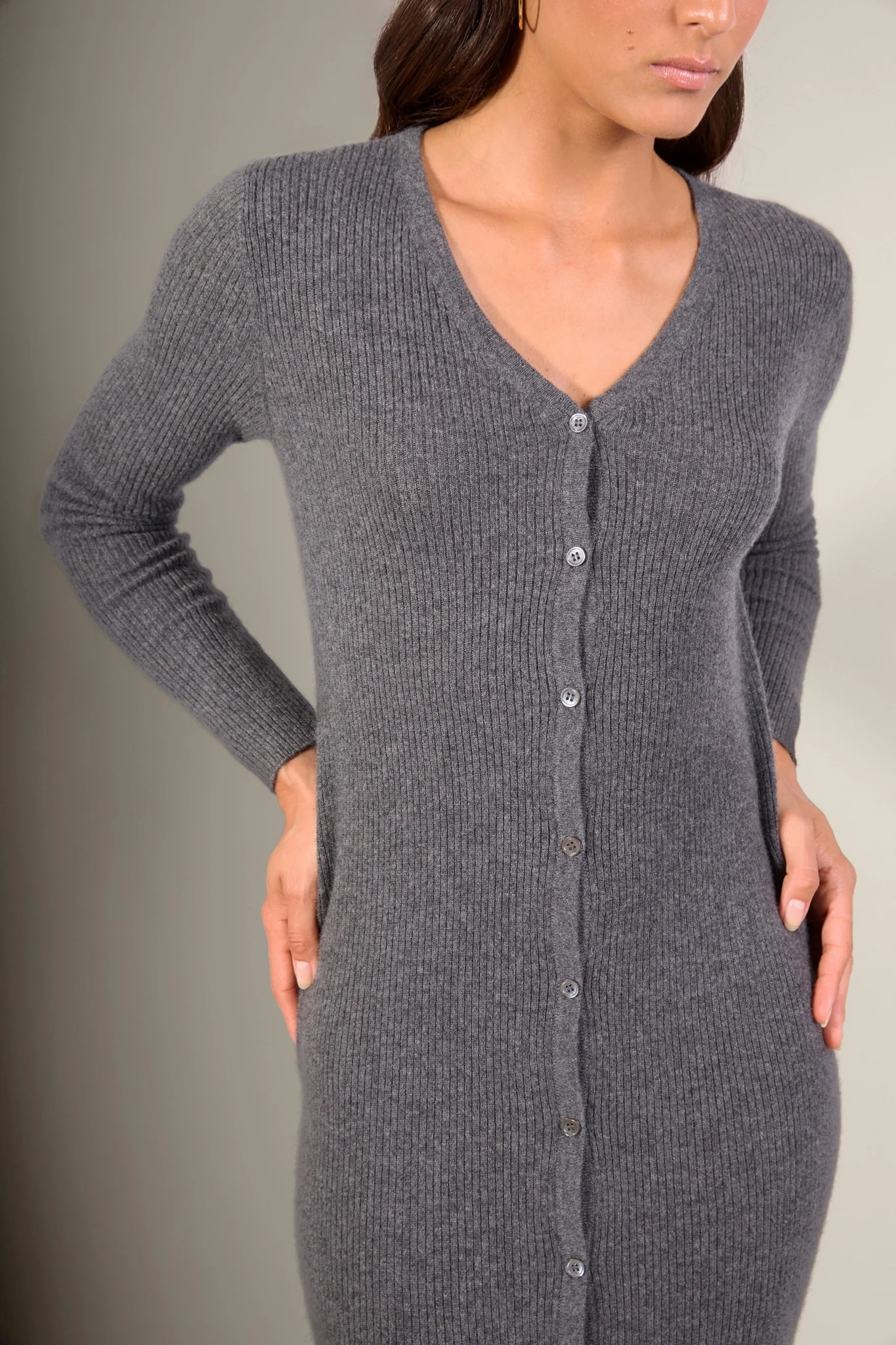 MARIA robe boutonnée col v anthracite chiné 100% cachemire – Image 5