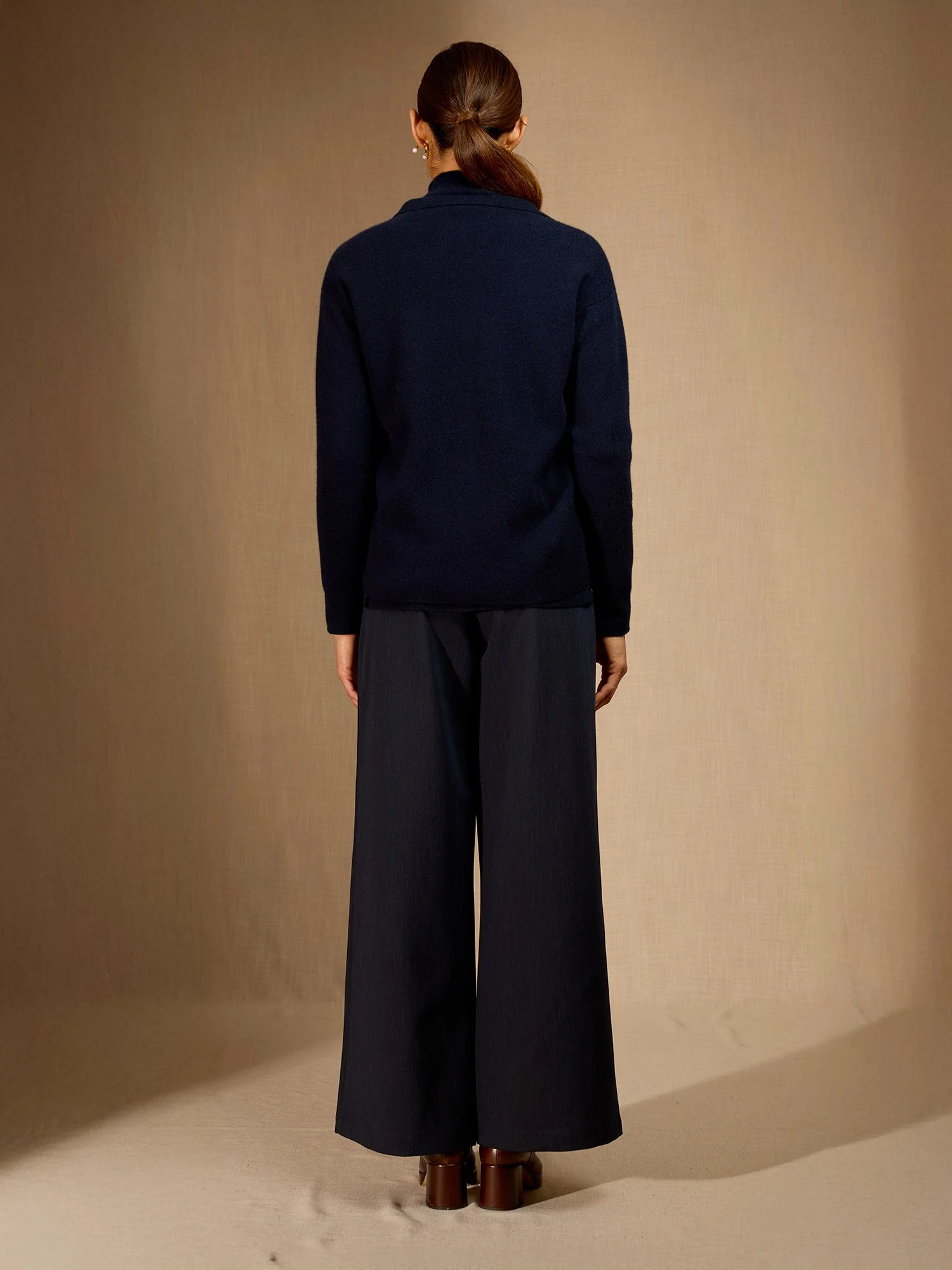 NESSA veste boutonnée col tailleur navy 100% cachemire – Image 4