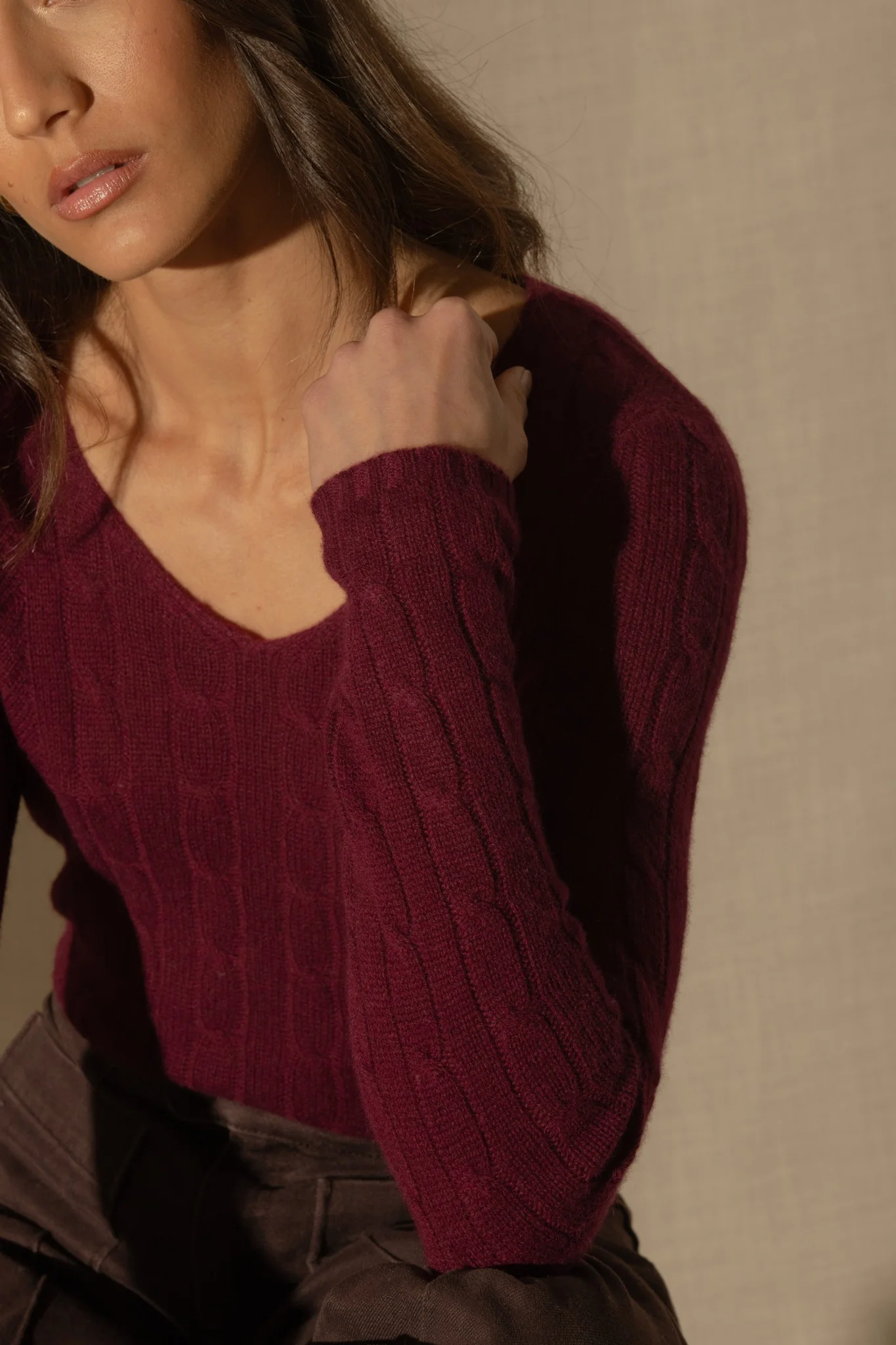 SALOME pull col v 4 fils bordeaux 100% cachemire – Image 2