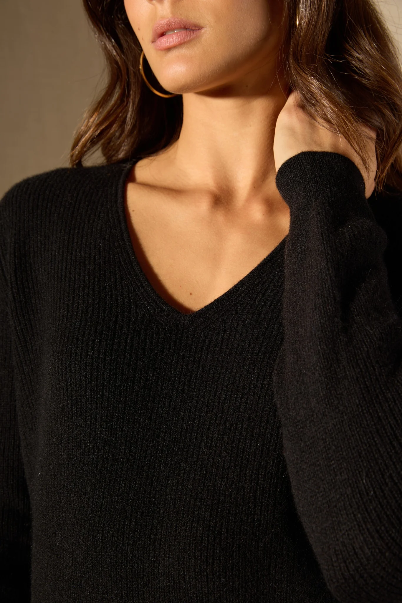 SAPHIRA pull col v noir 100% cachemire – Image 6