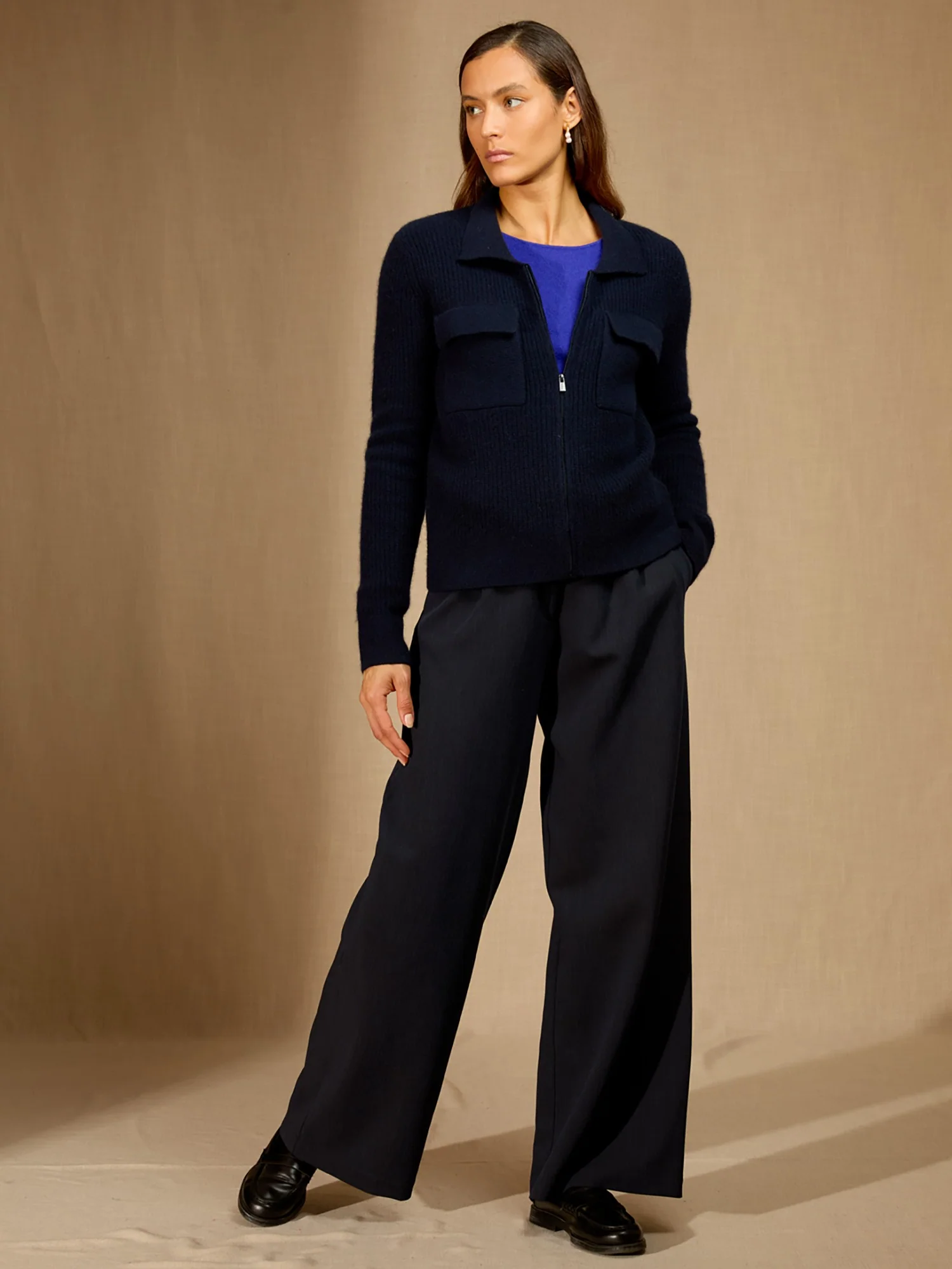 SARA veste courte zippée col chemise 4 fils navy 100% cachemire – Image 3