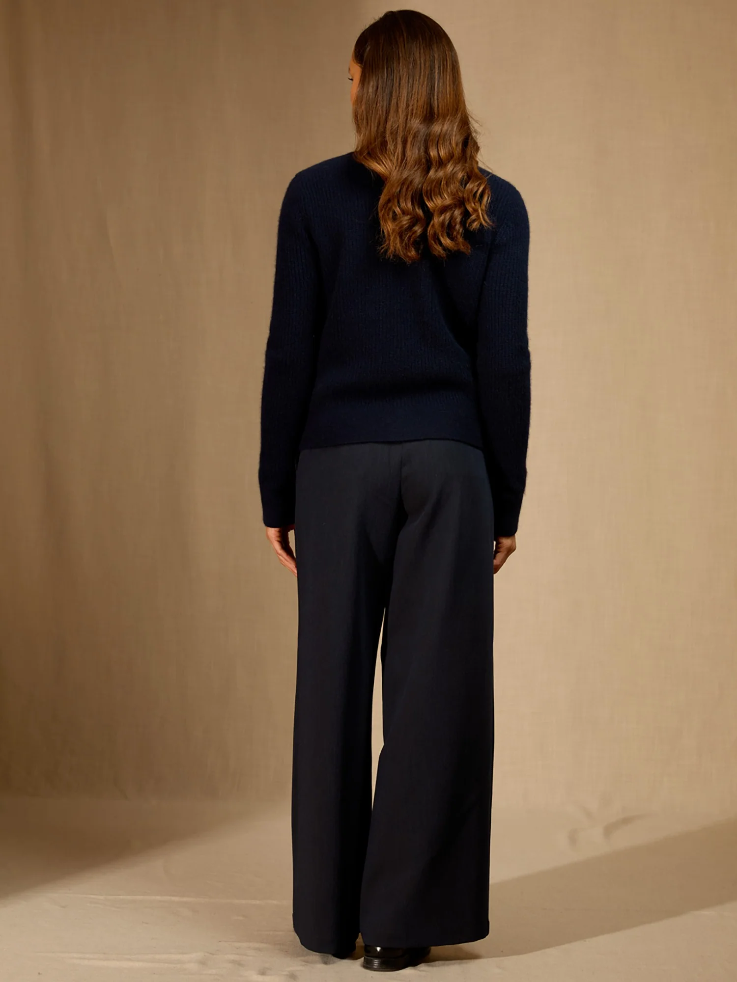 SARA veste courte zippée col chemise 4 fils navy 100% cachemire – Image 4