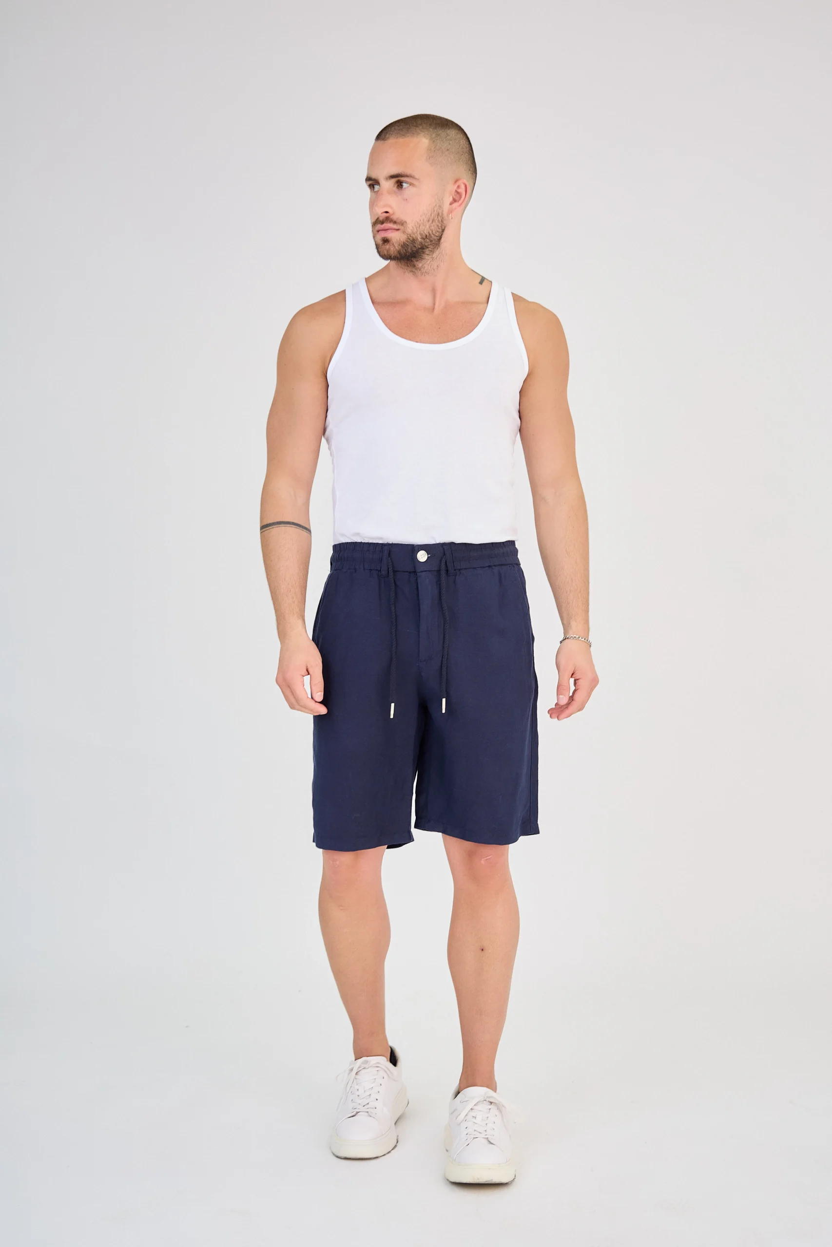 Short en Lin Bleu Marine – Image 3