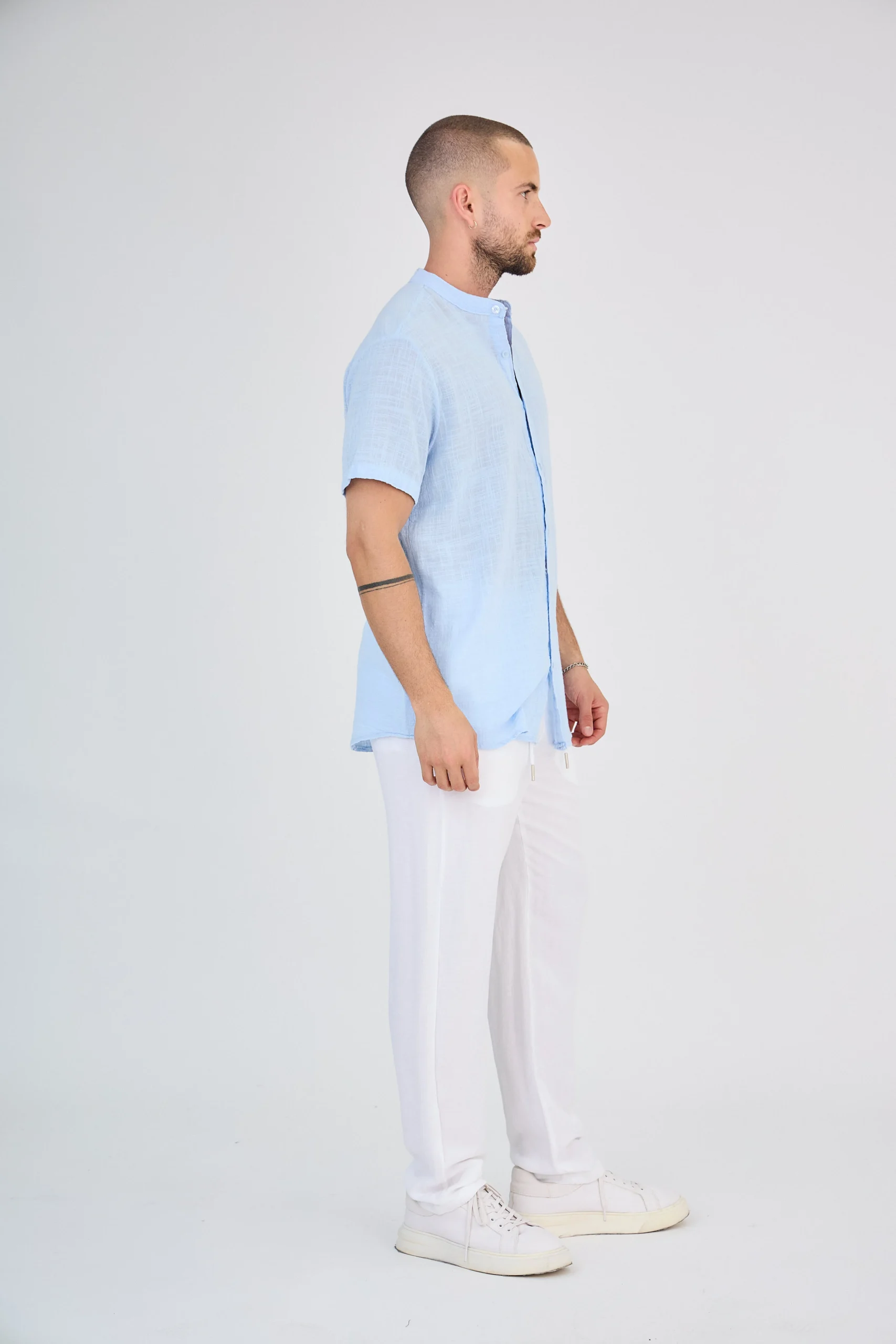 Chemise en Lin Manches Courtes Bleu Ciel – Image 4