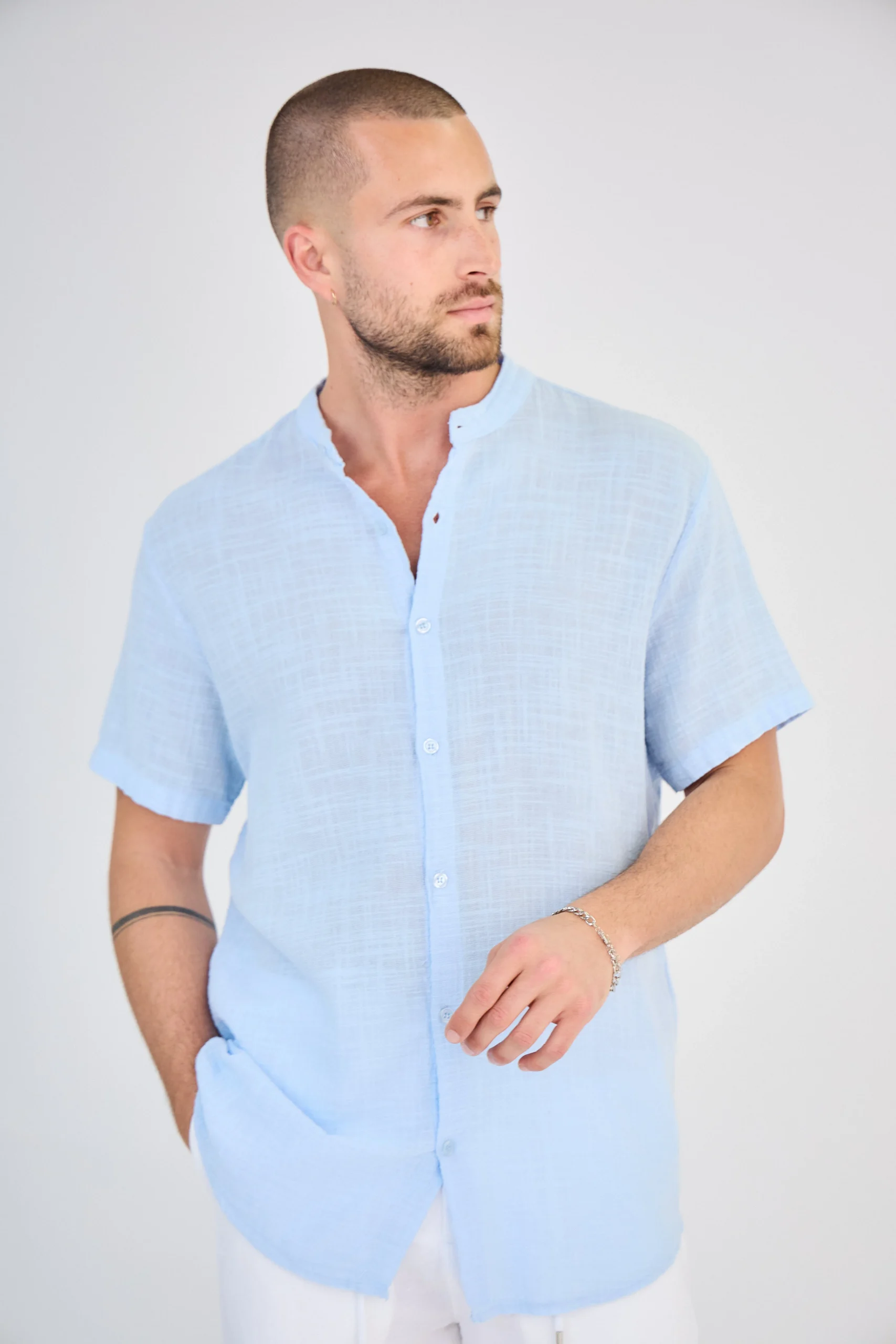 Chemise en Lin Manches Courtes Bleu Ciel – Image 6