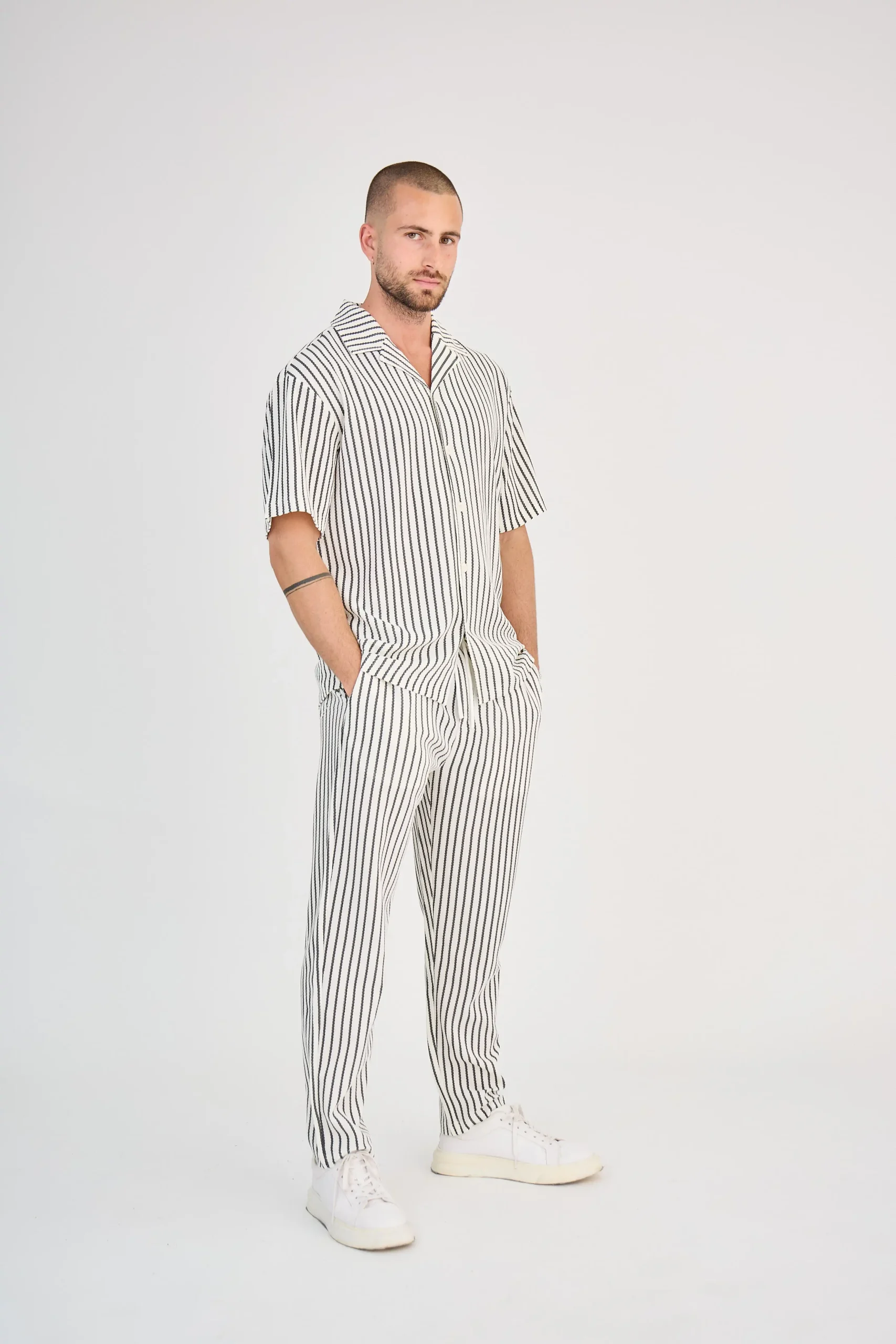 Ensemble Maille Rayée Écru Pantalon – Image 3