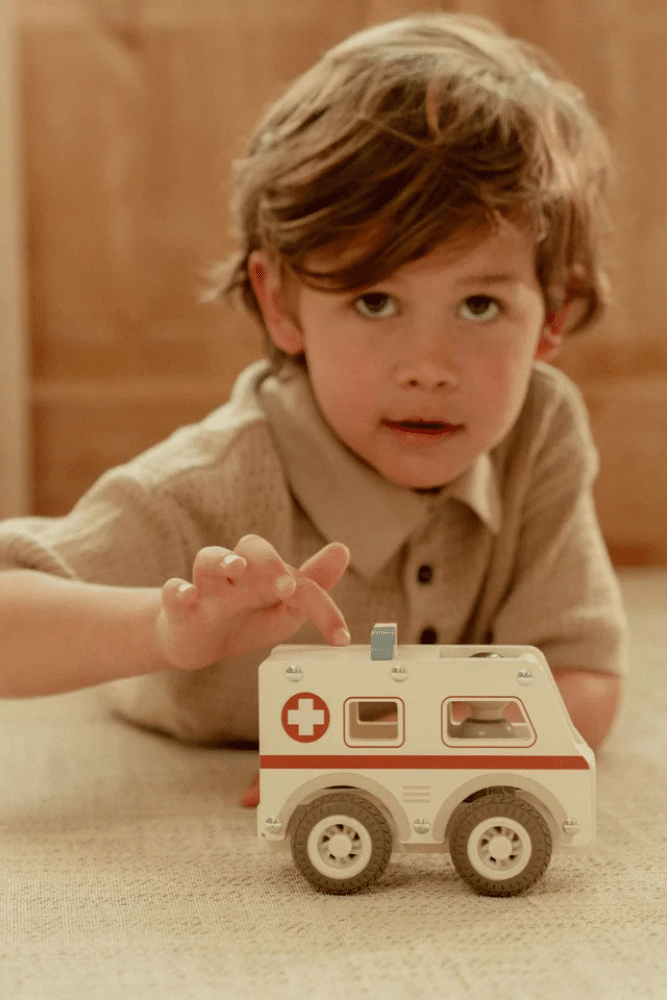 JOUET AMBULANCE EN BOIS – Image 4