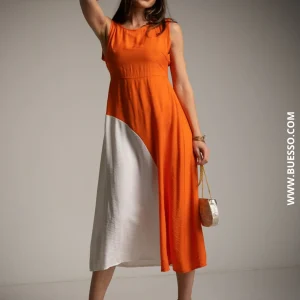 Robe bicolore orange et blanc sans manches