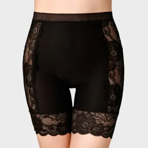 Short dentelle sous robe